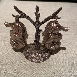 Metallic seahorses salt and pepper shaker